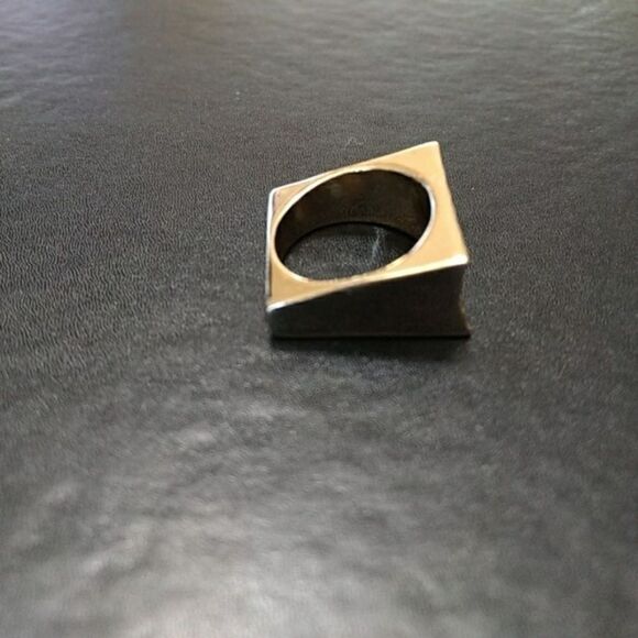 *Sale* Gold tone square rectangular ring Size 7 - Picture 4 of 6